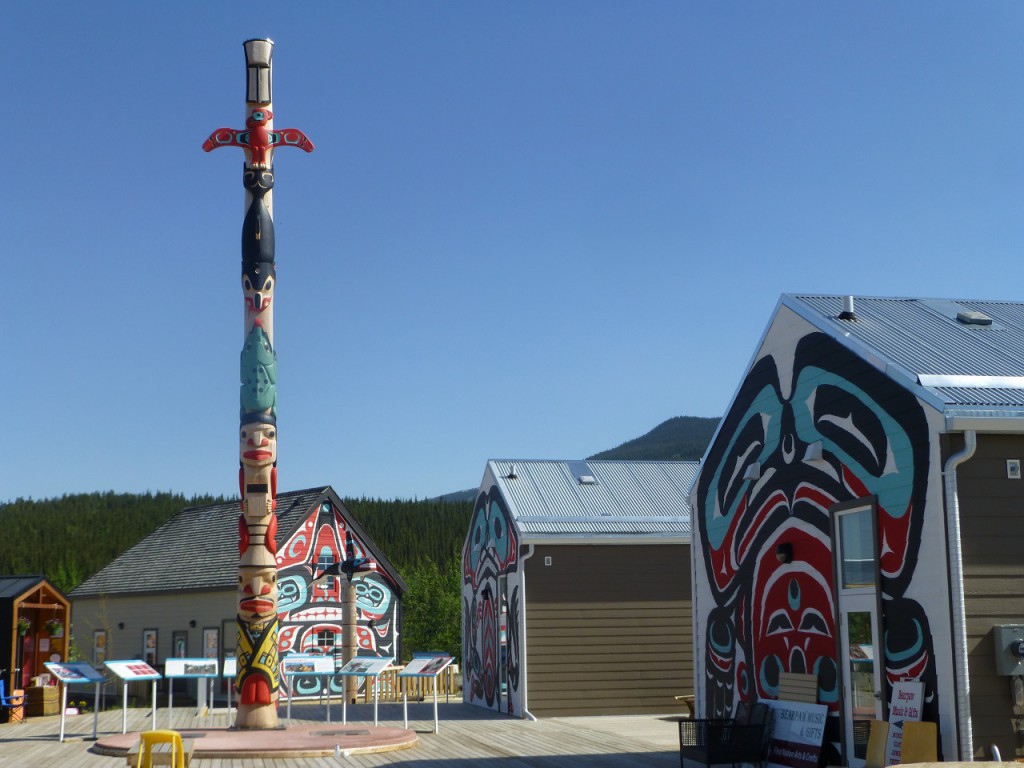 Der Umweg ueber die 8 nach Carcross lohnt sich bis auf ein paar Landschaftsbilder kaum.