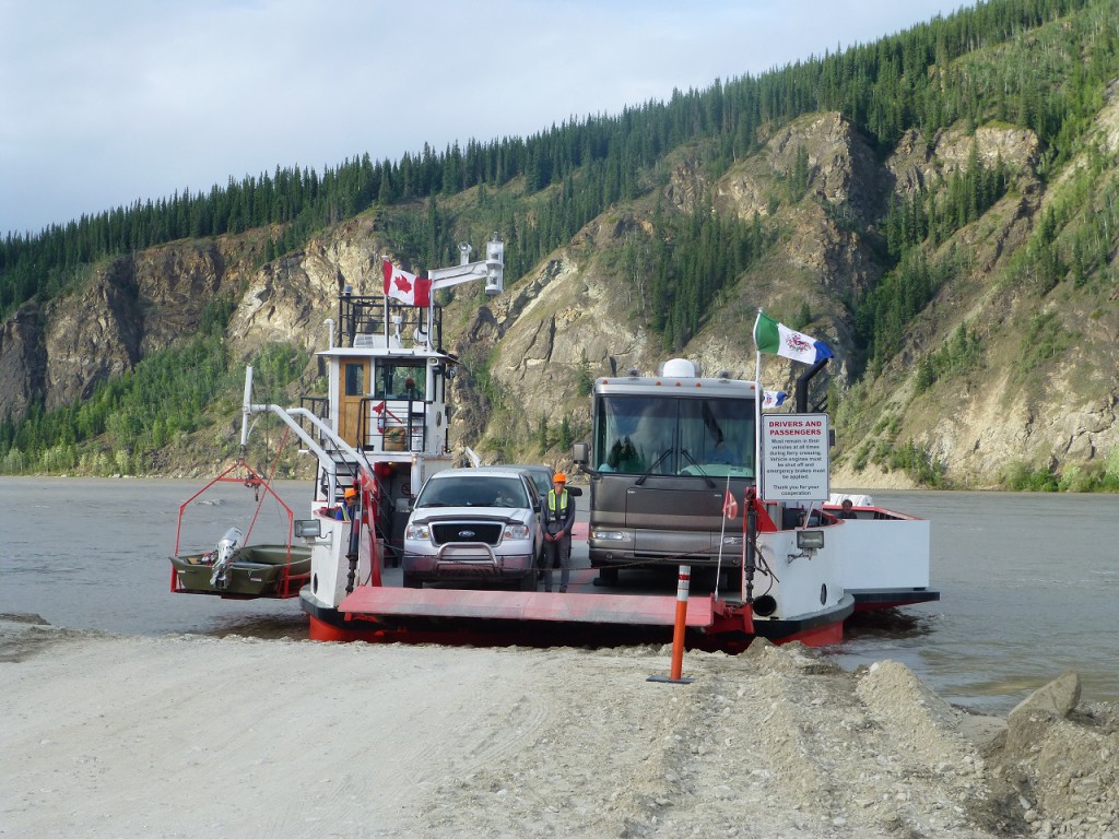 Faehre ueber den Yukon